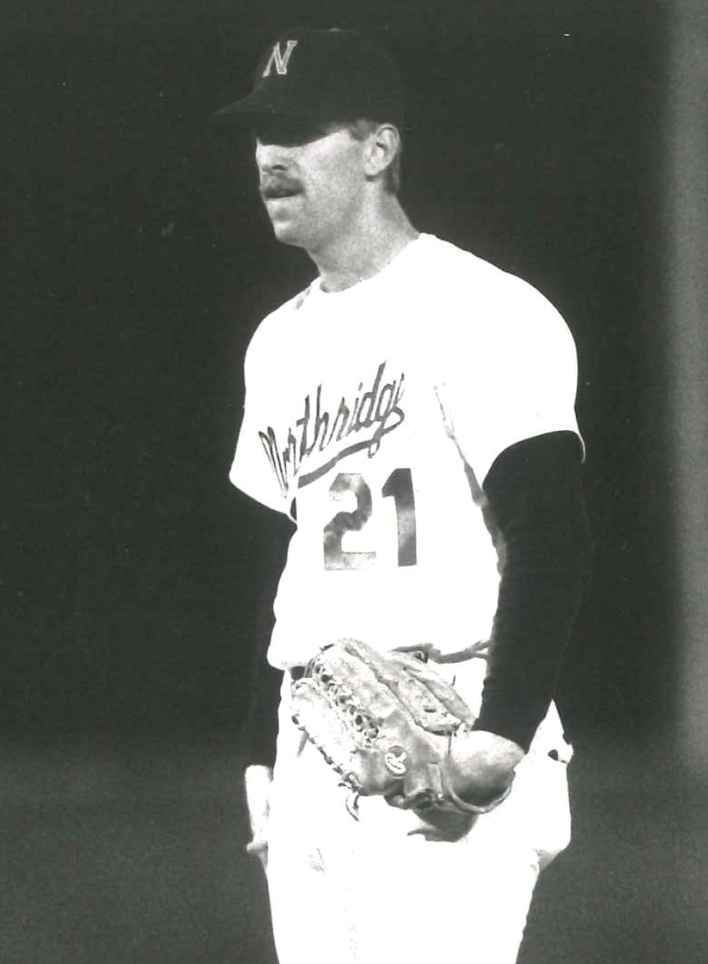 A black-and-white photo of Scott Sharts in a Northridge #21 baseball uniform holding a glove.